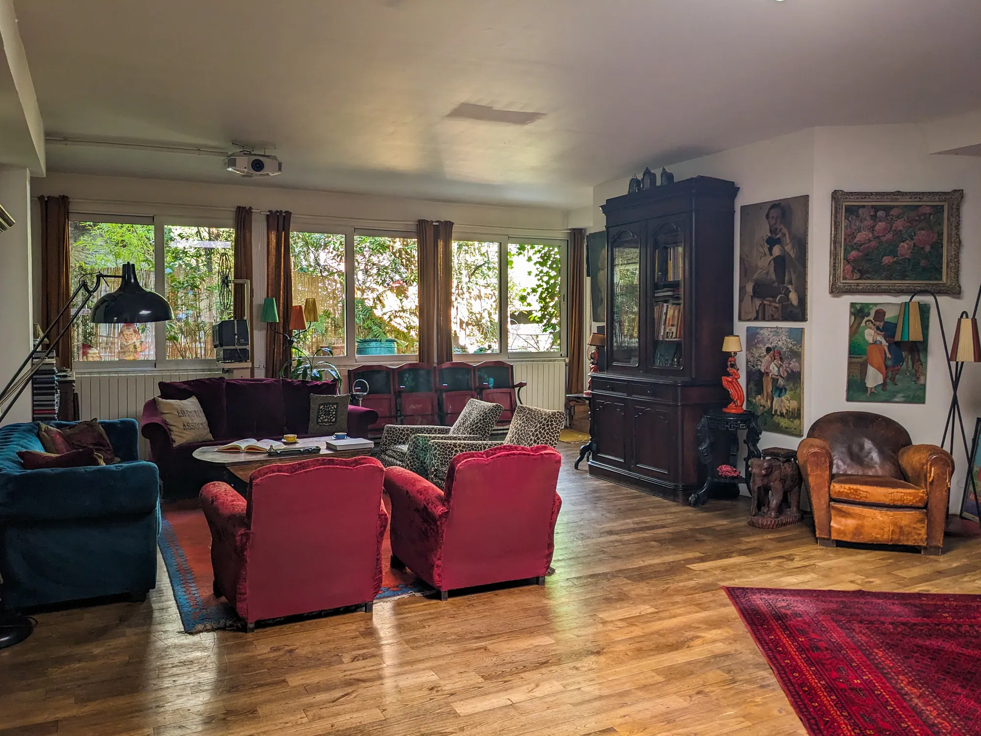 Séjour de 56 m² ouvert sur le jardin, lumière du jour